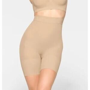 SKIMS Skims Everyday Sculpt Shorts High-Waisted Mid Thigh Sand Cream XL NWOT